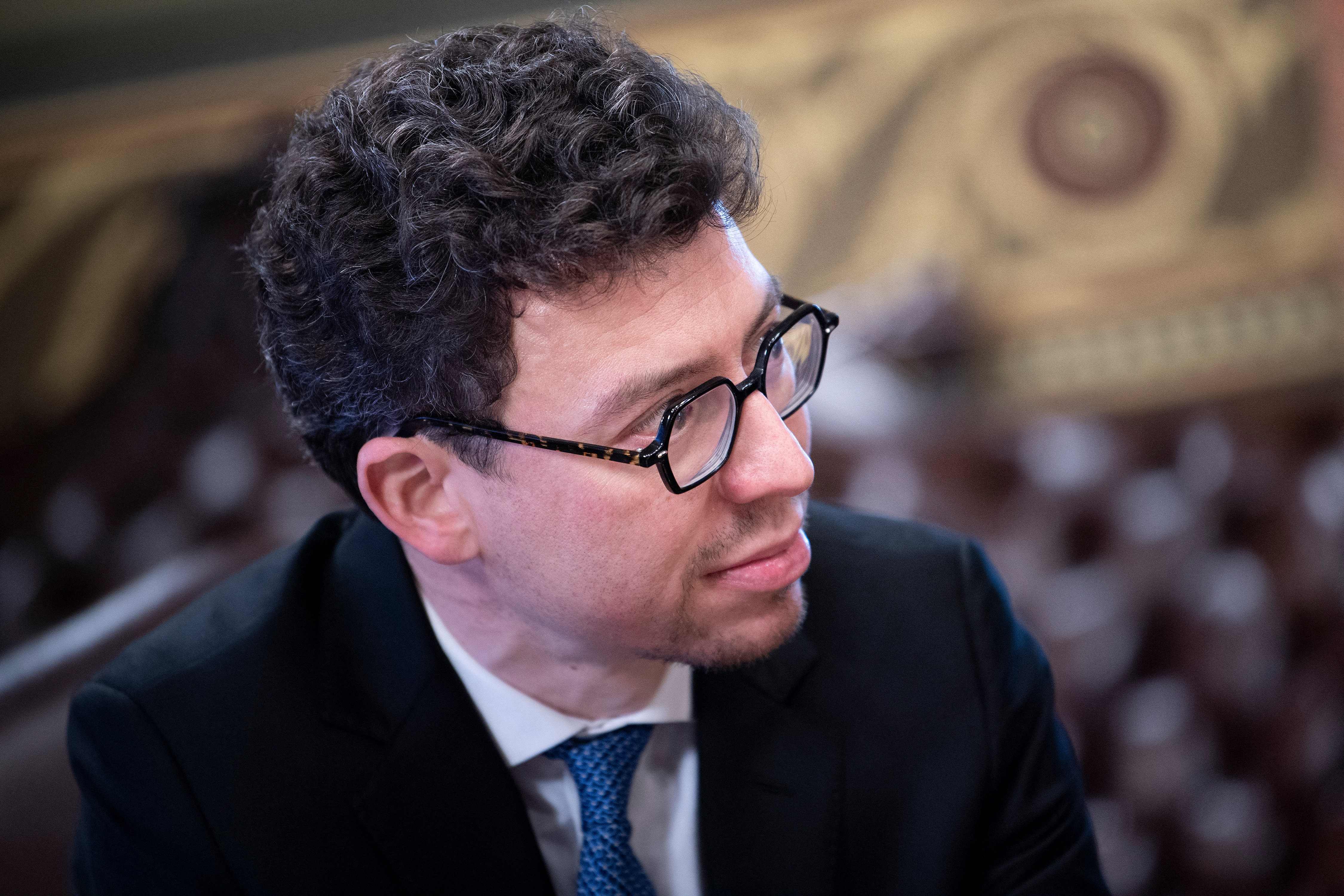 Luis von Ahn, empresario guatemalteco y cofundador de Duolingo, durante la reunión con la vicepresidenta de Estados Unidos, Kamala Harris. Foto: AFP