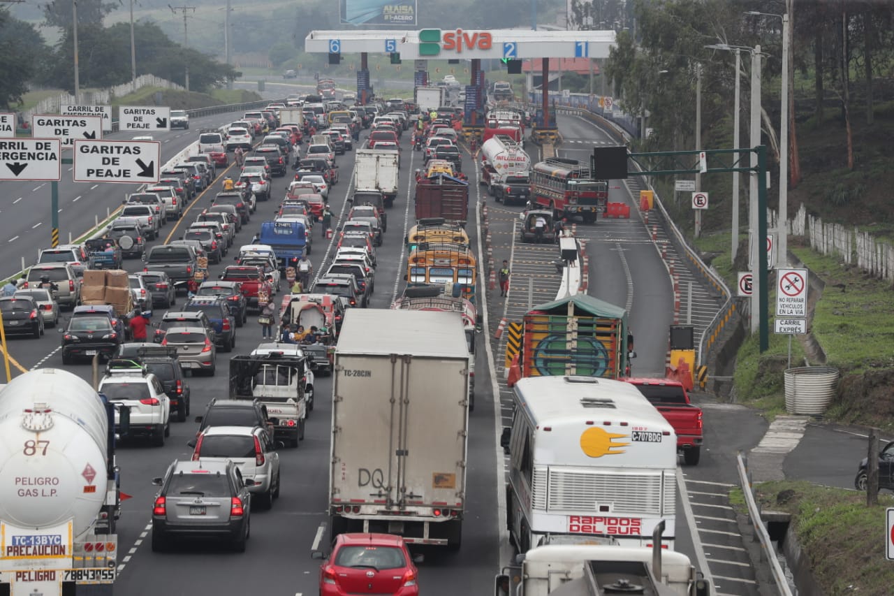 Miles de guatemaltecos se dirigieron a la costa sur del país durante el asueto del Día del Trabajo. (Foto Prensa Libre: Érick Ávila)