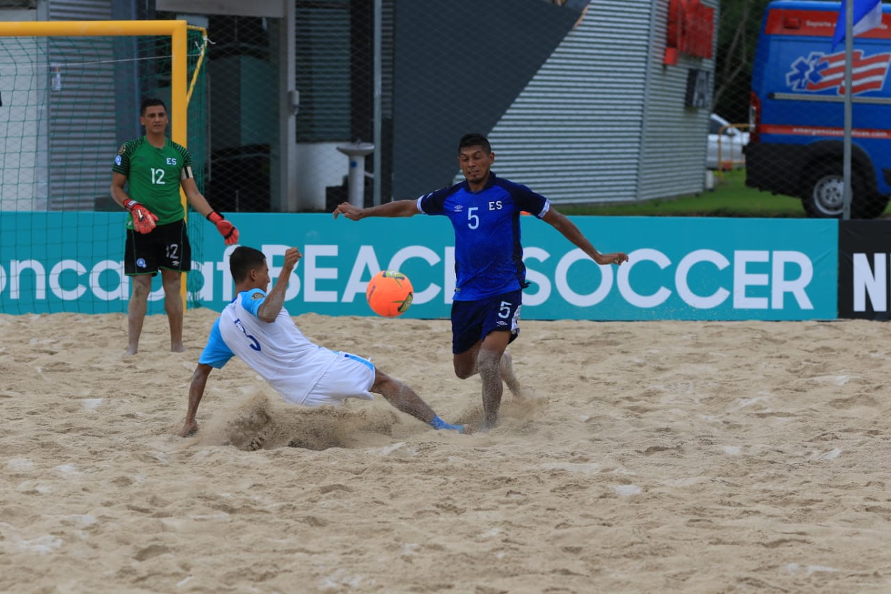 La Selección de Guatemala perdió en las semifinales contra El Salvador en el Futbol Playa. (Foto Fedefut).