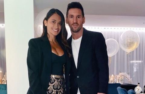 Leo Messi y Antonella Rocuzzo fueron los anfitriones del almuerzo con la plantilla del Barcelona. (Foto Prensa Libre: Instagram @antonelaroccuzzo)