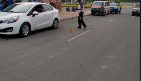 Dentro del vehículo quedó fallecido un hombre. (Foto: Bomberos Voluntarios)