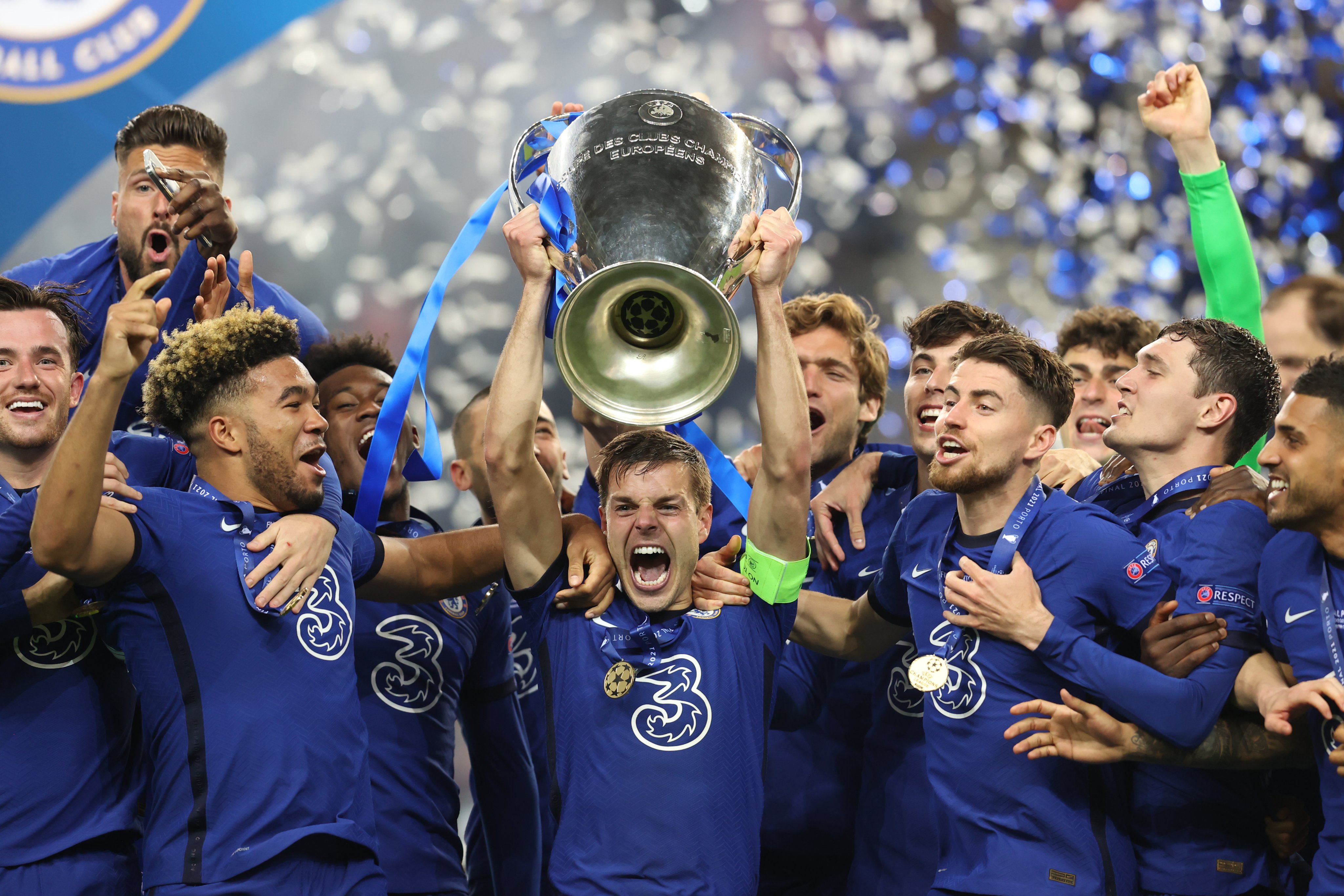 Los jugadores del Chelsea festejan con la Orejona, después de superar al City en la final. (Foto Prensa Libre).