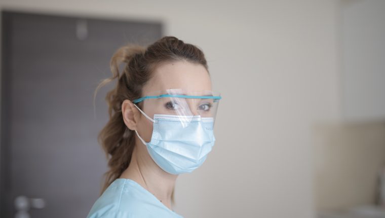 EE. UU. flexibilizó uso de mascarillas en interiores para vacunados contra covid-19. (Foto Prensa Libre: Pexels)
