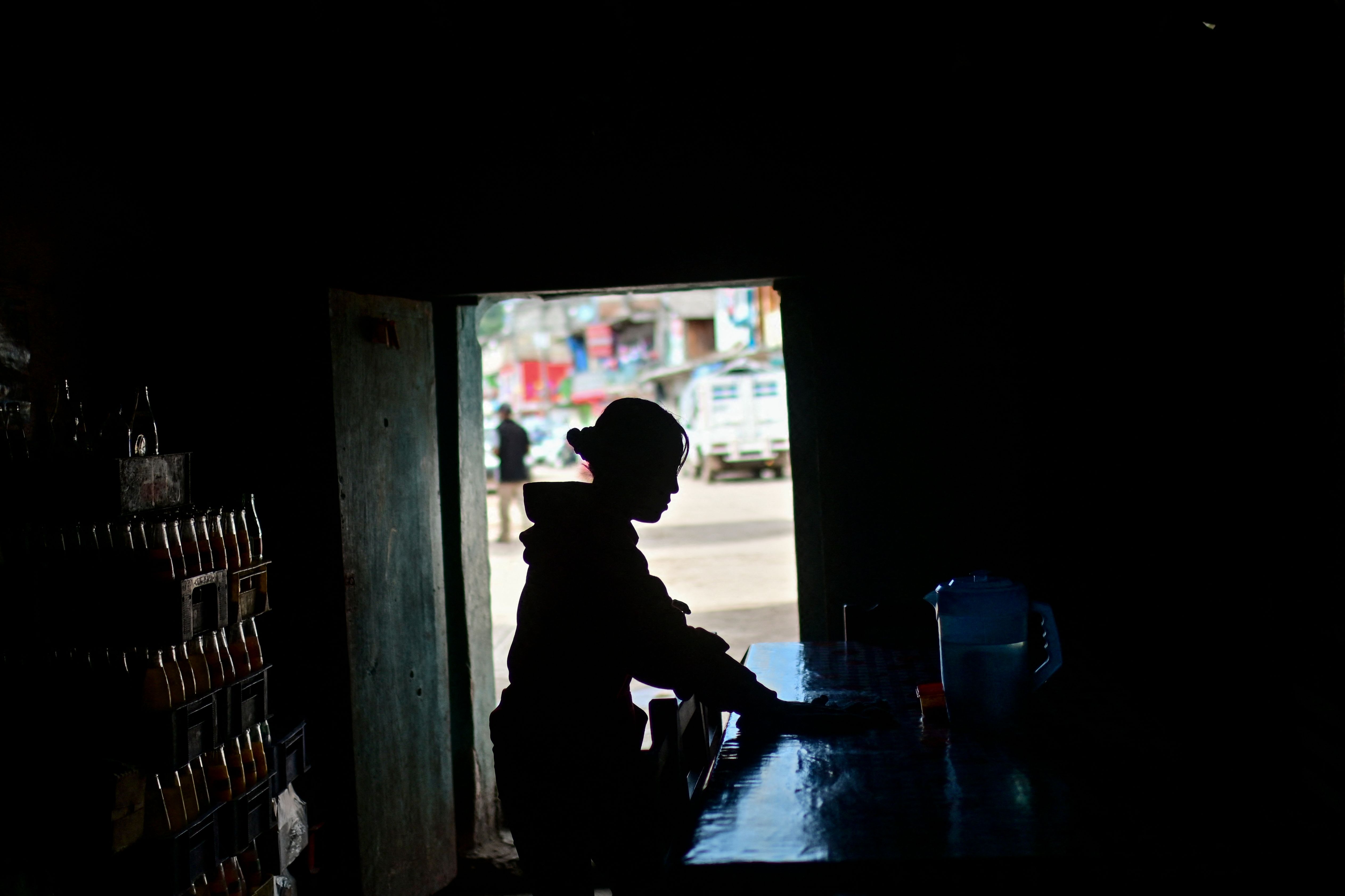 En la comunidad del municipio Metlatonoc, estado de Guerrero, México, las niñas se dan en matrimonio bajo un pacto ancestral de compra y venta. (Foto Prensa Libre: AFP)