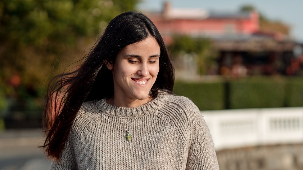 Milagros Costabel en su ciudad natal, Colonia del Sacramento. "Postulé a Harvard porque sabía que si no lo hacía me arrepentiría toda mi vida". (DANIEL ALVES)