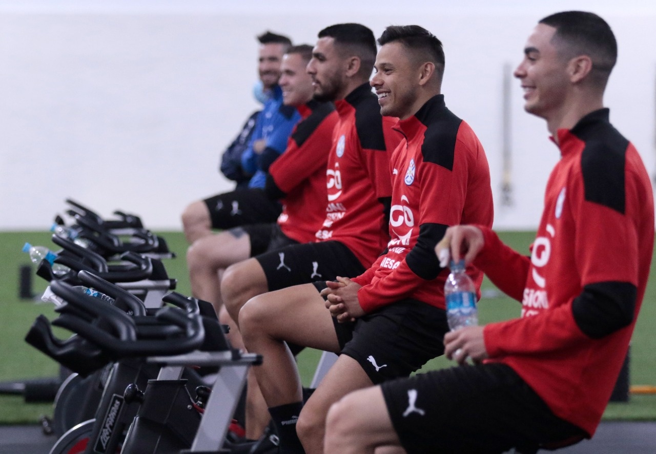 Ángel Romero, figura de la Selección de Paraguay, durante el trabajo de gimnasio realizado este martes 15 de junio. (Foto Federación de Paraguay).