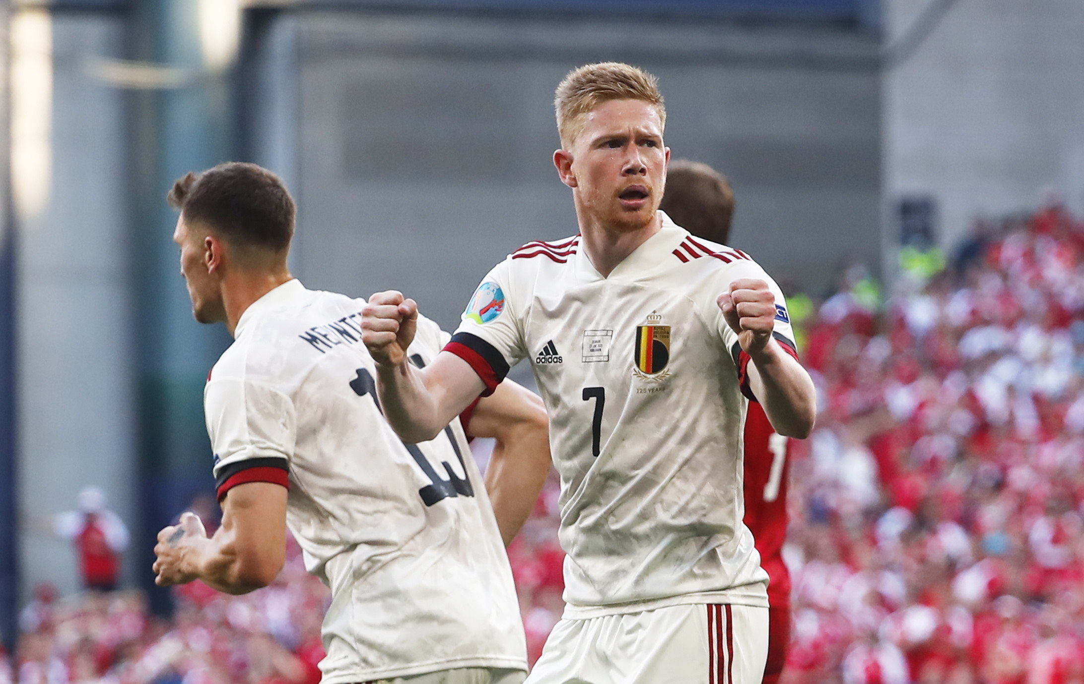  Kevin De Bruyne llegó de la banca para guiar a Bélgica en la remontada. Dio una asistencia y marcó un espectacular gol. Foto Prensa Libre: EFE.