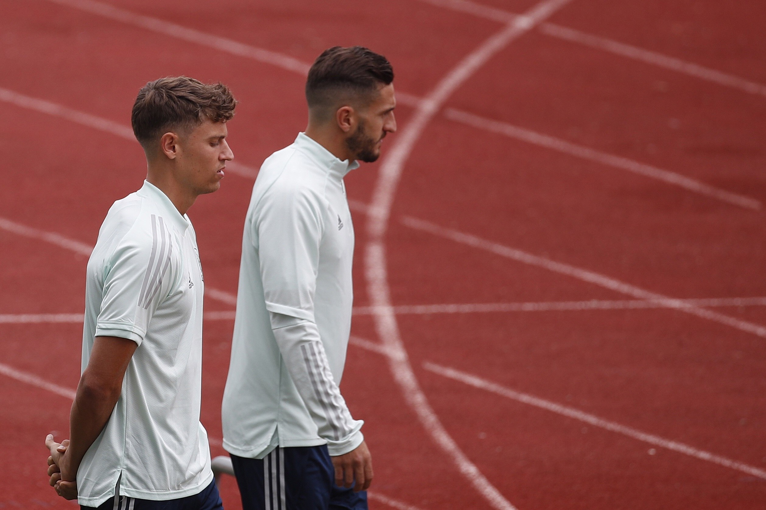 Los jugadores de la selección española Marcos Llorente (i) y Koke Resurrección, durante el entrenamiento de la Selección de España. (Foto Prensa Libre: EFE).