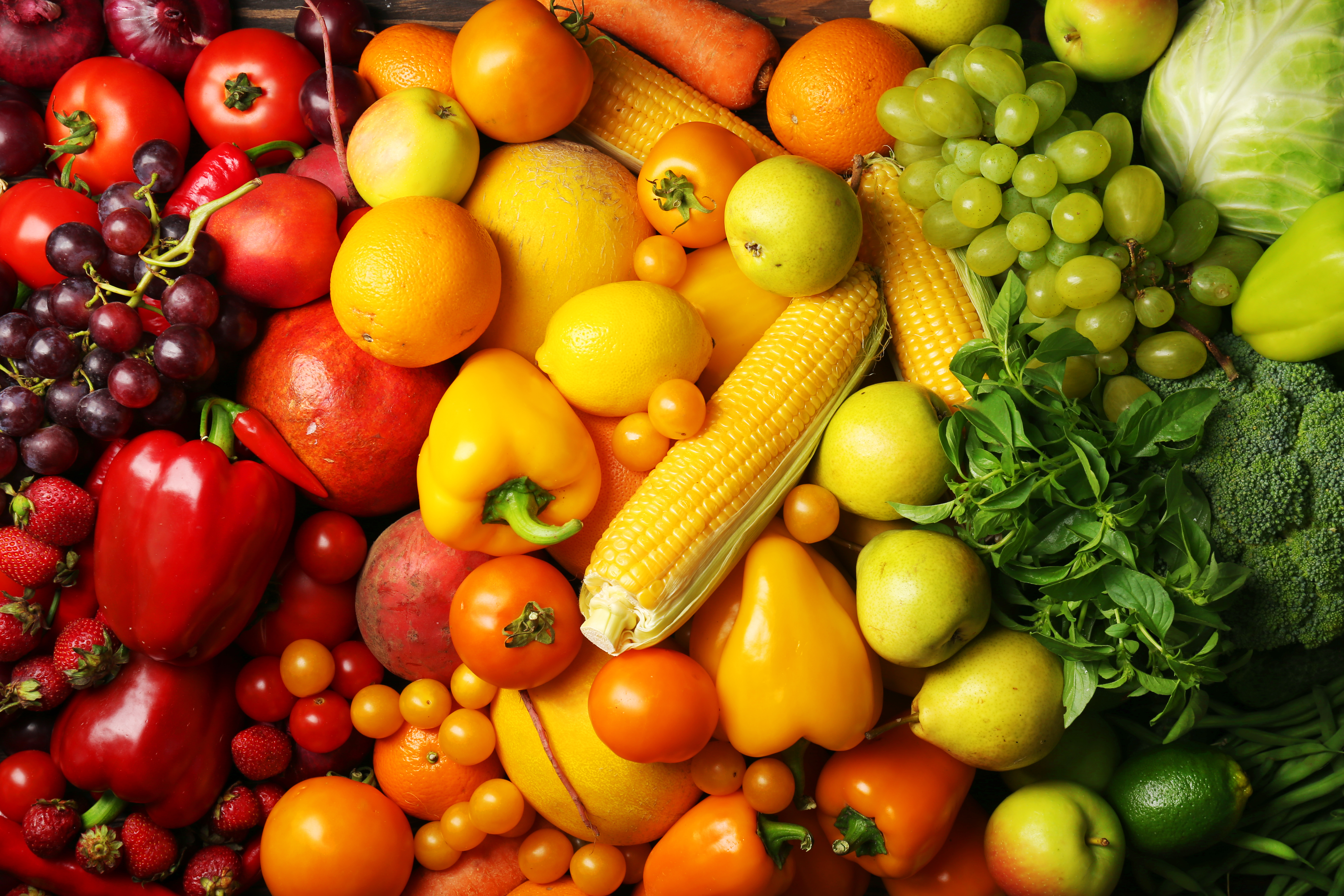 Los colores de las frutas y verduras guardan grandes valores nutricionales. (Foto Prensa Libre: Shutterstock)