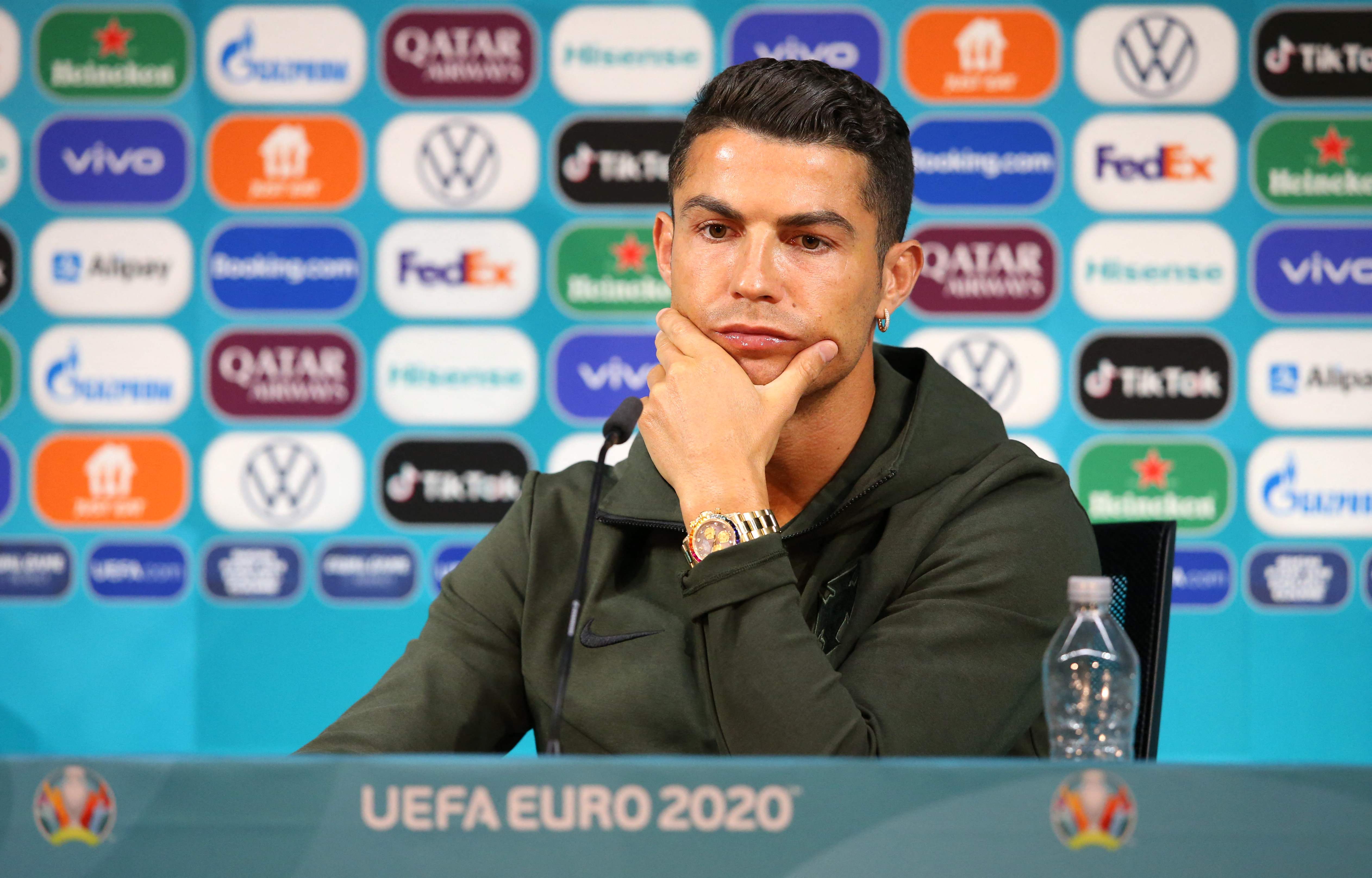 Cristiano Ronaldo habló con periodistas antes de jugar en la Eurocopa contra Hungría. Foto Prensa Libre: AFP.