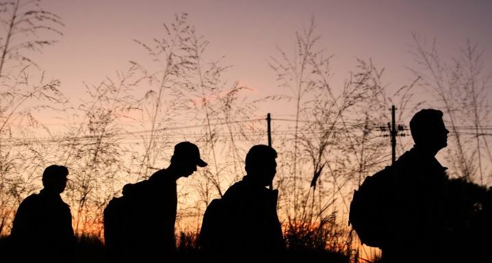 Una de las nuevas modalidades es que se entrevistará a los migrantes que sean detenidos. (Foto: AFP/codenaf.org)