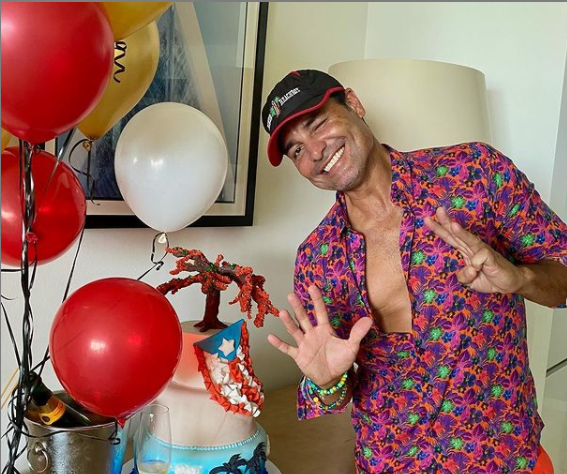 El boricua compartió en redes una fotografía con su pastel de cumpleaños No. 53 (Foto: Instagram/chayanne). 