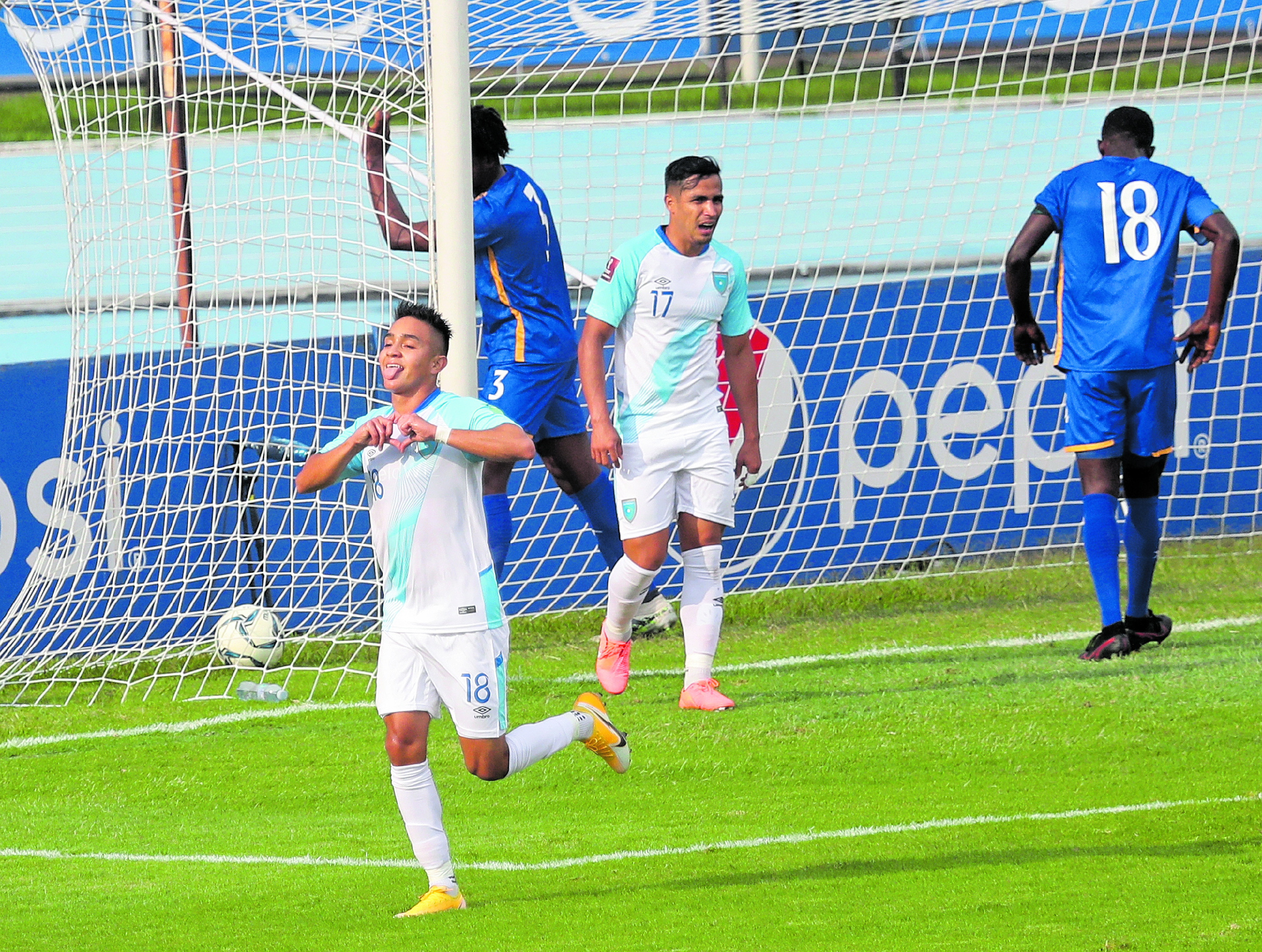 Óscar Santis, el jugador crema, está entre los convocados por Amarini Villatoro. 
(Foto Prensa Libre: Érick Ávila)