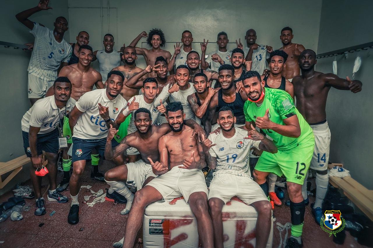 Los jugadores de Panamá festejan la clasificación a la octagonal camino a la Copa del Mundo de Qatar 2022. (Foto Federación de Panamá).