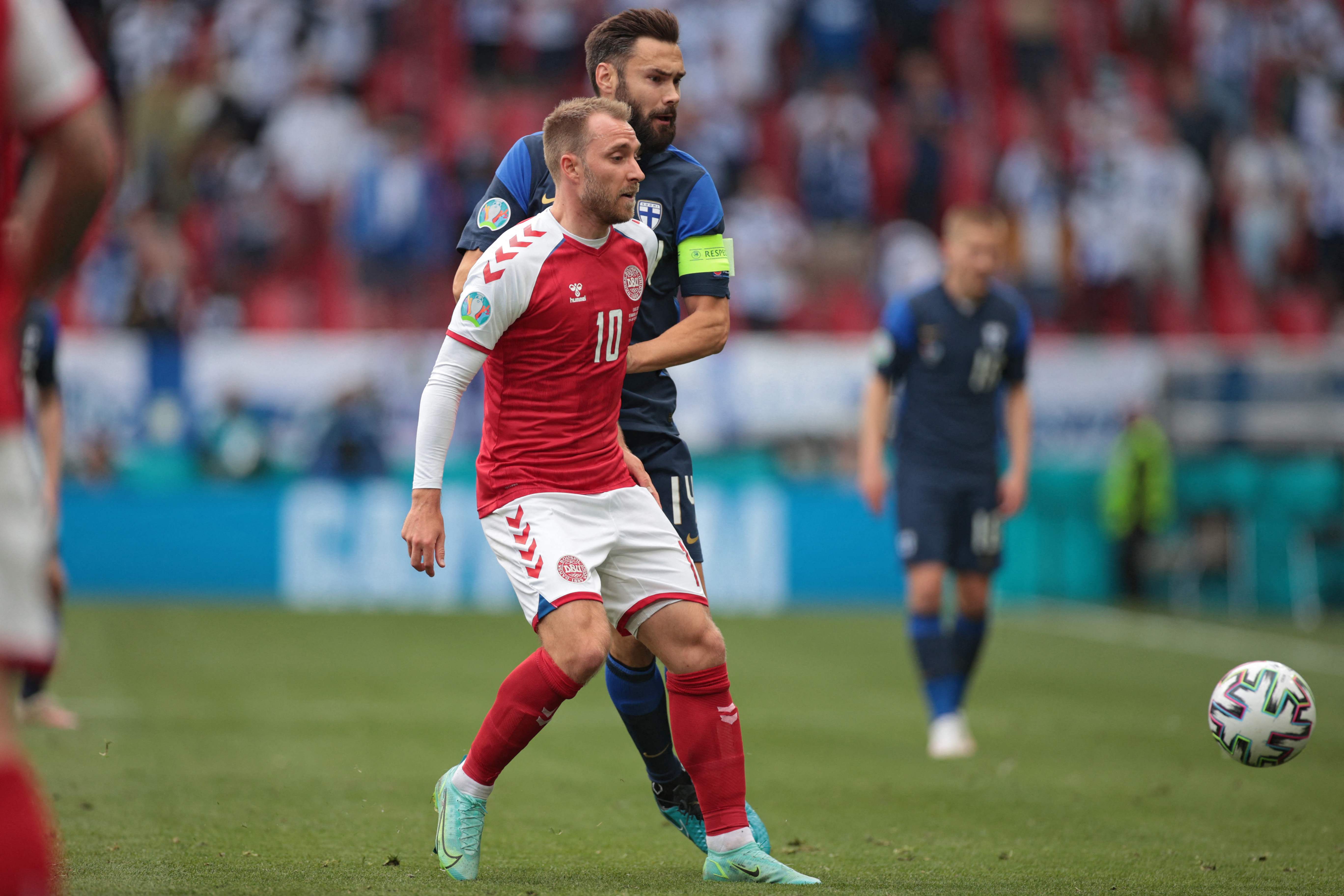 Christian Eriksen, durante el partido de este sábado en la Eurocopa. (Foto Prensa Libre: AFP)