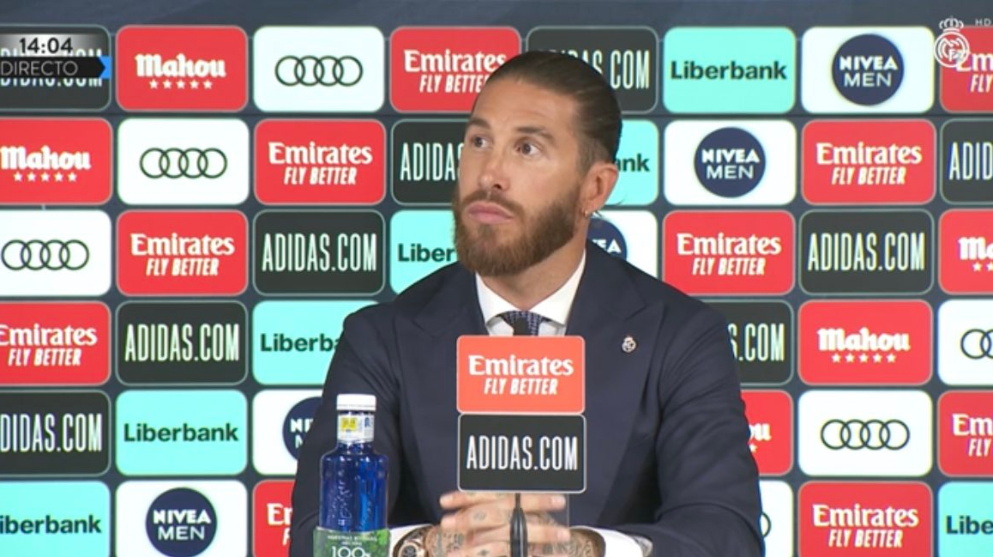 El defensa español, Sergio Ramos, durante la conferencia de prensa al confirmar su salida del Real Madrid. Foto Prensa Libre: Captura de pantalla.