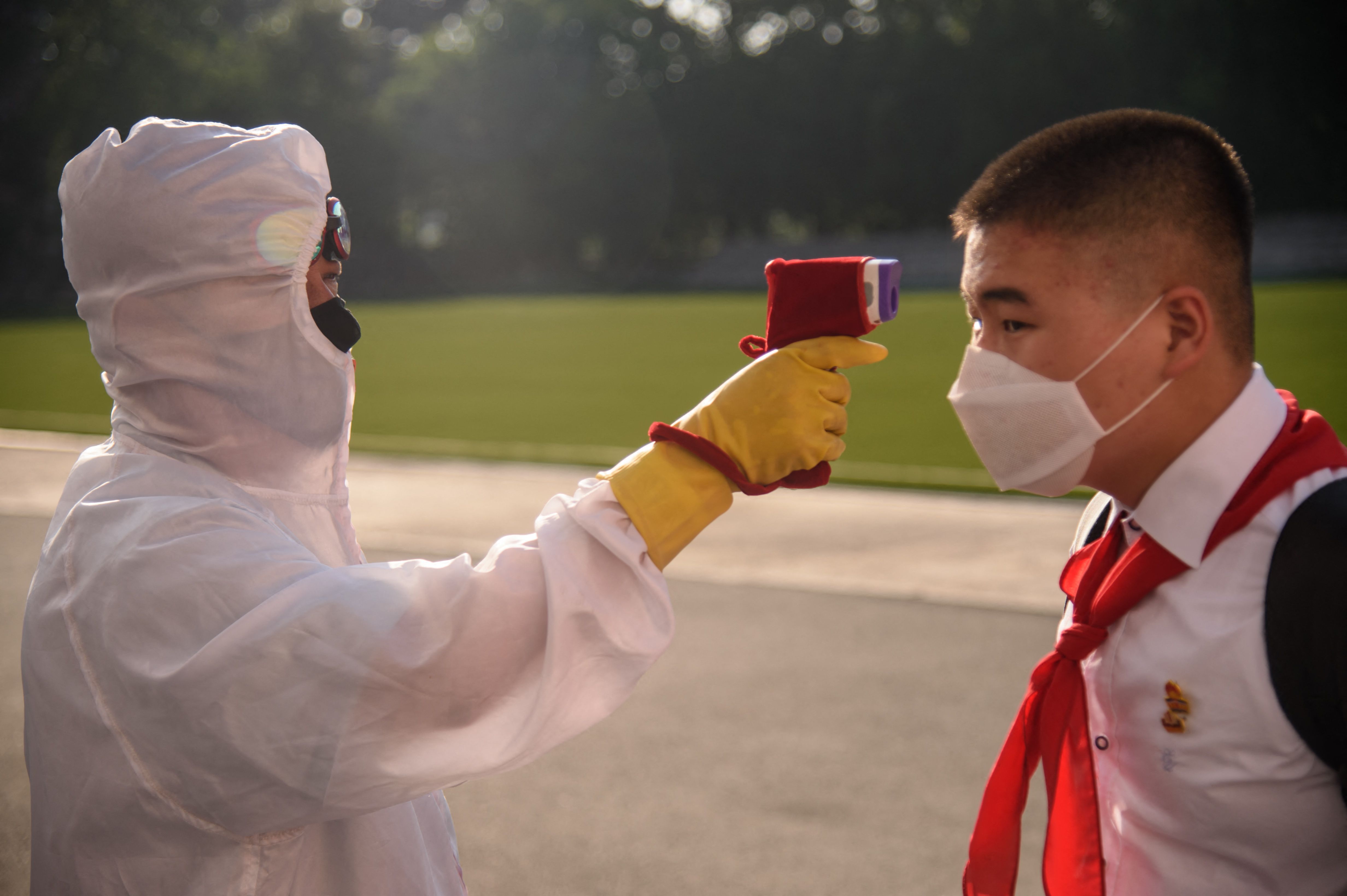 La detección de una nueva mutación más infecciosa del coronavirus, la variante Delta Plus, comienza a provocar inquietud en la India. (Foto Prensa Libre: AFP) 