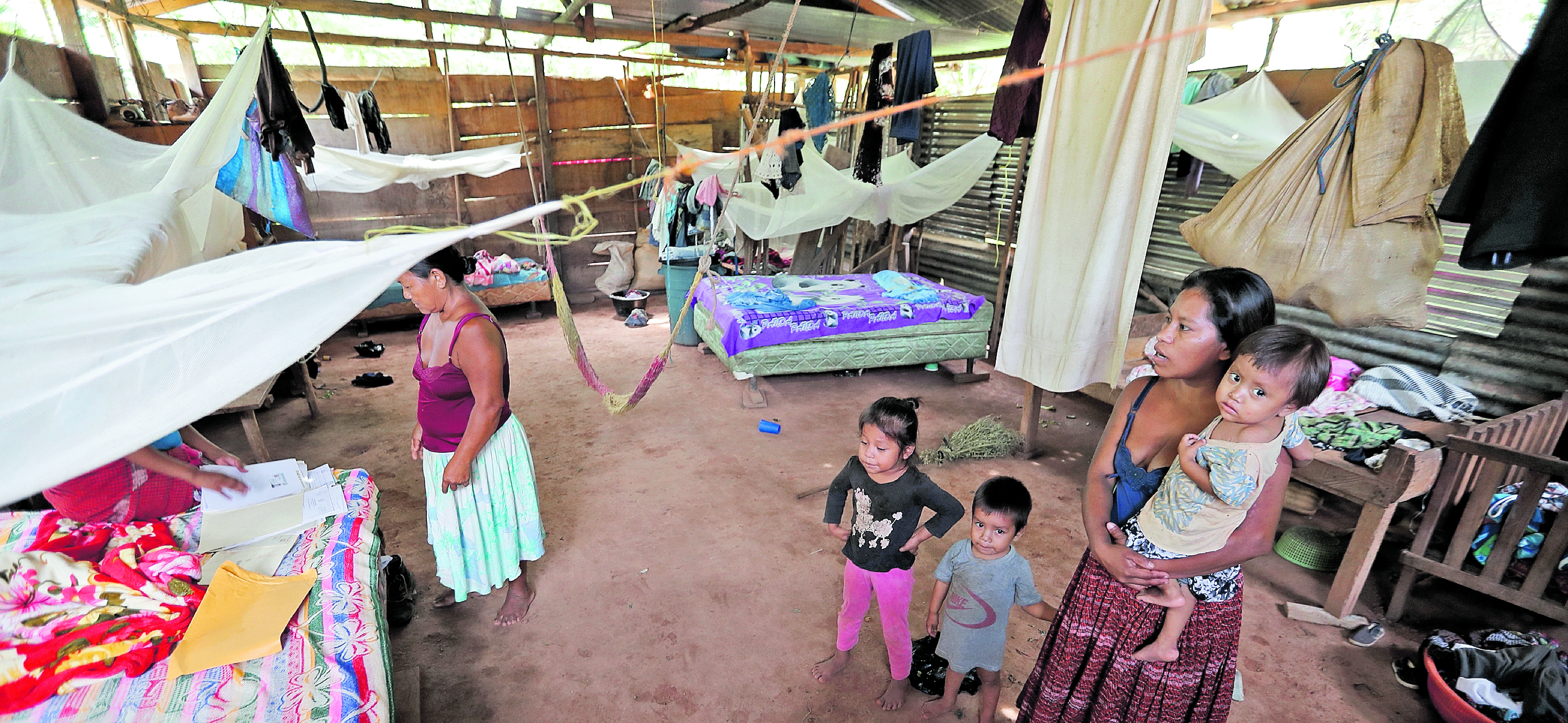 En Panzós, Alta Verapaz, este año han fallecido tres niños por desnutrición aguda, pero los niveles de pobreza e inseguridad alimentaria en la comunidad vienen de tiempo atrás. Esta fotografía tomada en 2018 es una evidencia de que el flagelo lleva años instalado en el departamento. (Foto Prensa Libre: Hemeroteca PL)