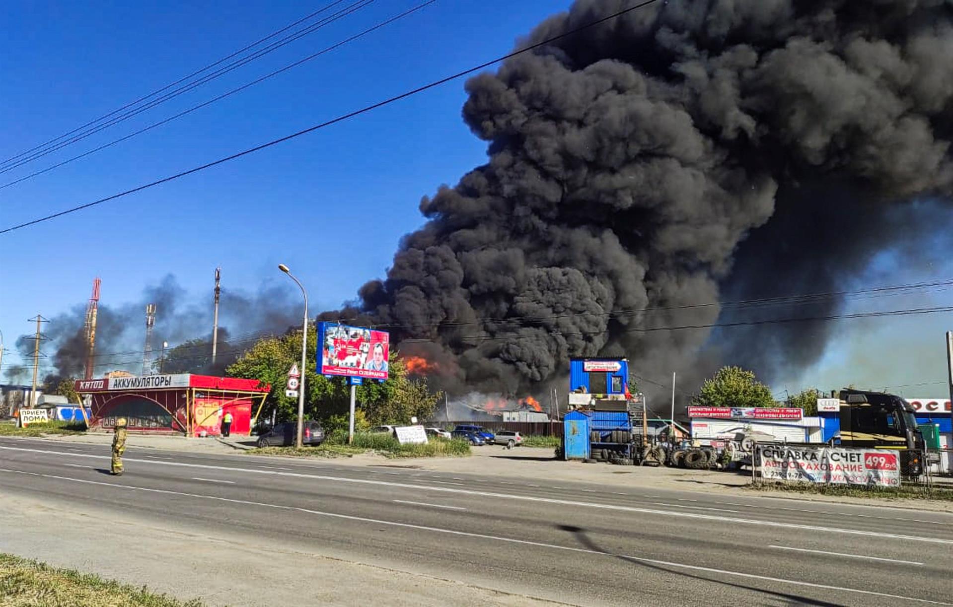 Una estación de llenado de combustible de Yevrogaz en Novosibirsk, Rusia, el 14 de junio de 2021. (Foto Prensa Libre: EFE)