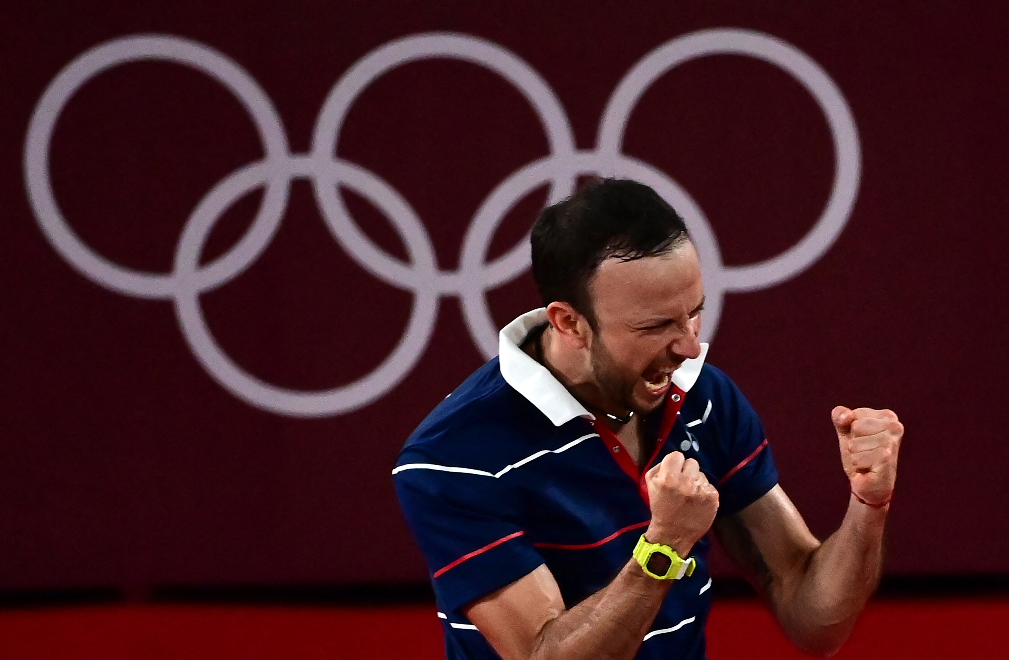 Kevin Cordon le ganó a Mark Caljouw en los octavos de final del bádminton olímpico. El juego lo disputaron en el Musashino Forest Sports Plaza. Foto Prensa Libre: AFP