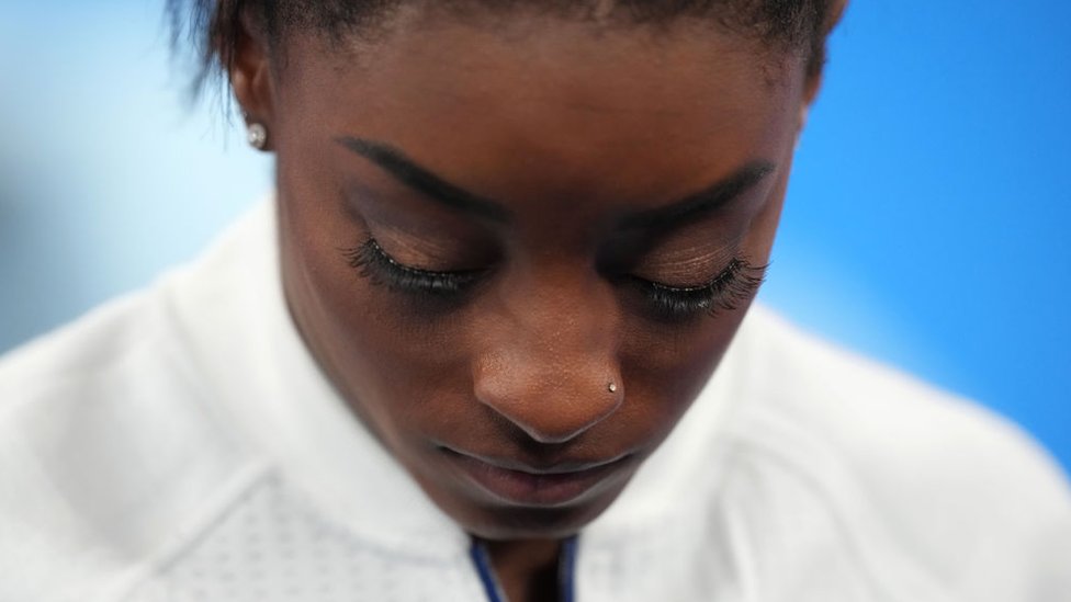 Simone Biles decidió retirarse de la competencia por equipos en los JJ.OO. de Tokio.