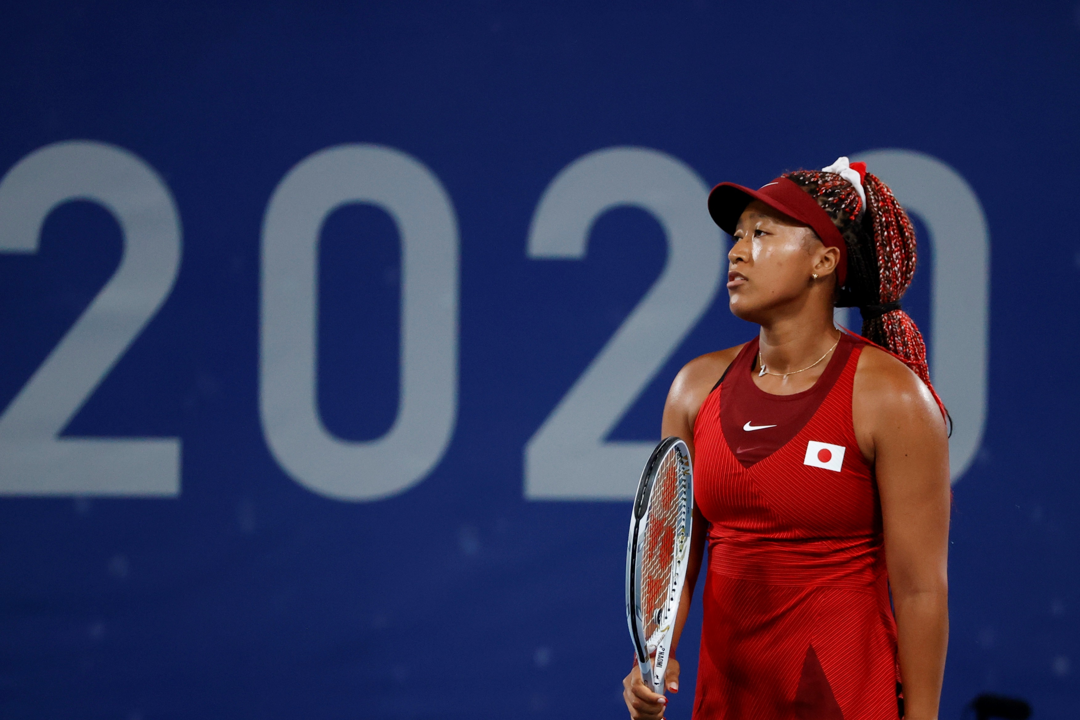 Naomi Osaka perdió ante Marketa Vondrousova de la República Checa en la tercera ronda de tenis de los Juegos Olímpicos y se despidió de Tokio 2020. Jugaron en el Ariake Coliseum en Tokio, Japón. Foto Prensa Libre: EFE.