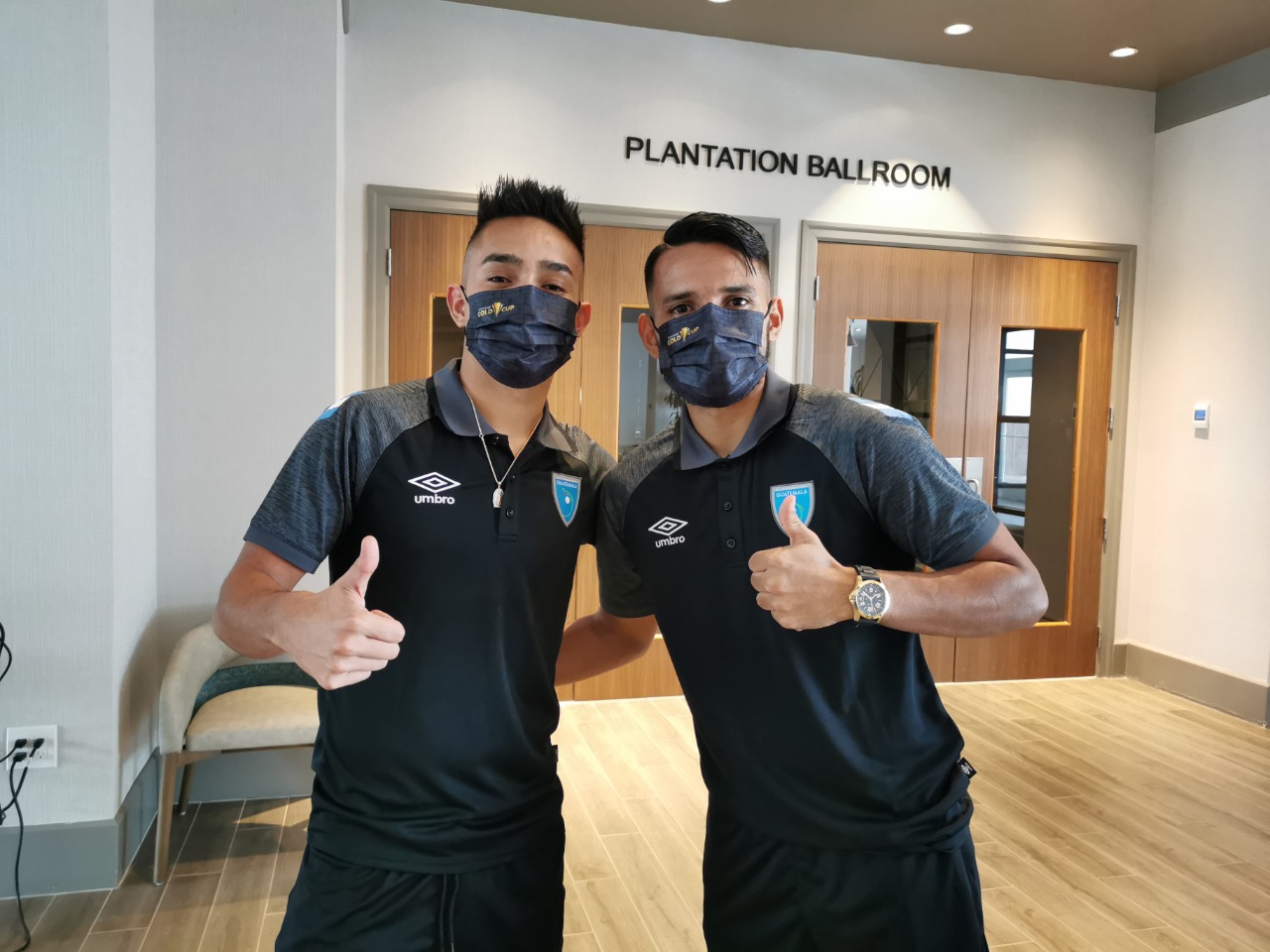 Óscar Santis y Rudy Barrientos se recuperaron de los padecimientos del nuevo coronavirus y ya están en Miami con la Selección de Guatemala. Foto Prensa Libre: Fedefut