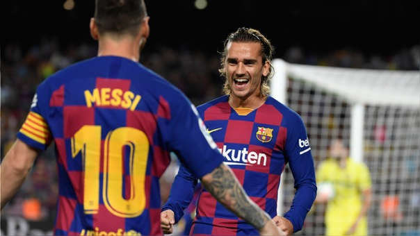 El sacrificado para liberar la masa salarial del Barcelona y mantener a Leo Messi sería el francés Antoine Griezmann, según medios españoles. Foto Prensa Libre: AFP.