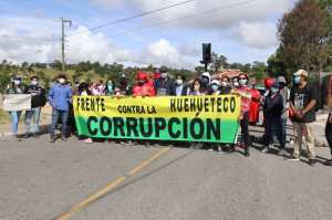 Movilización contra la corrupción en Piedras Negras, Huehuetenango. (Foto Prensa Libre: Mike Castillo)