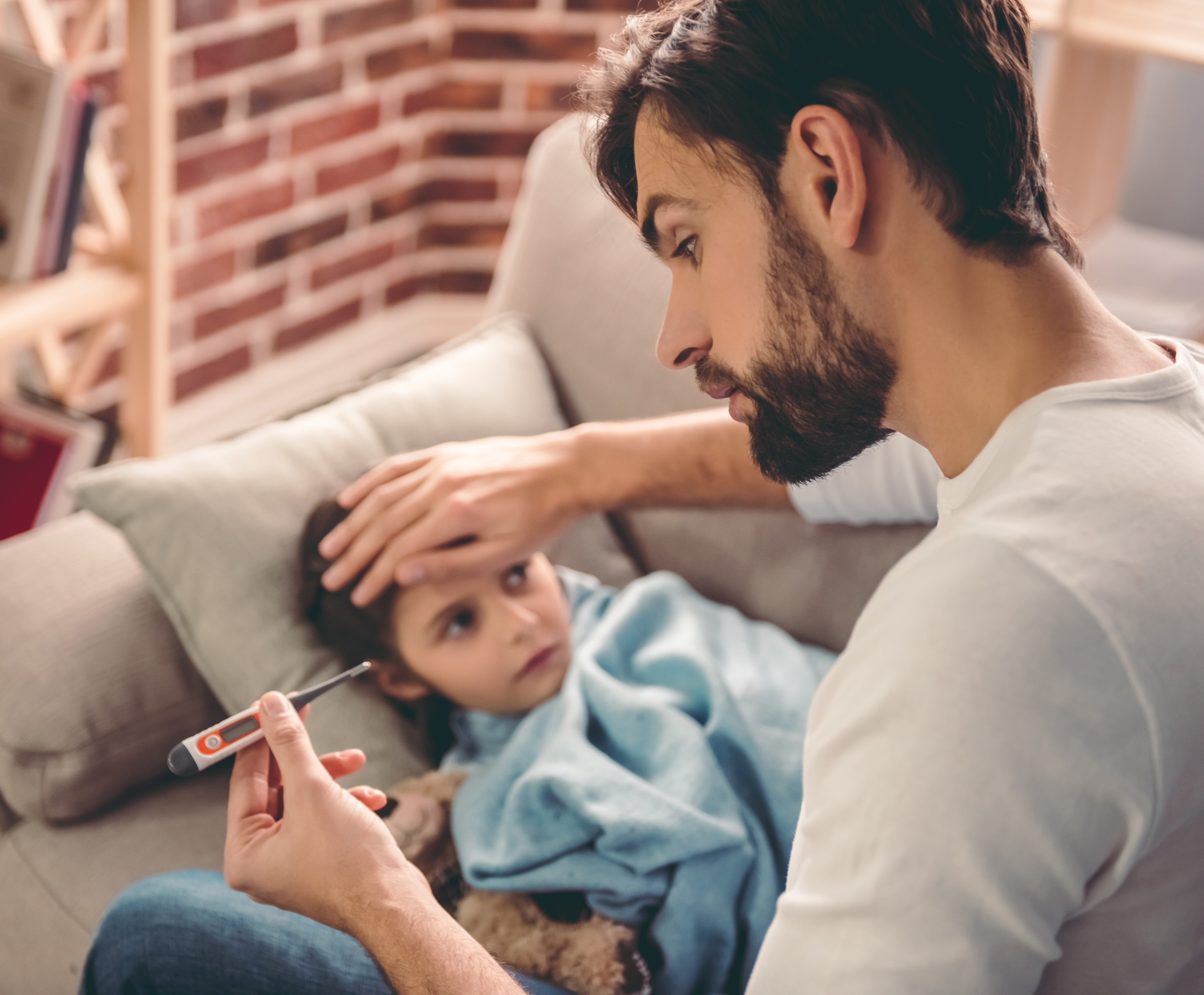 Si su hijo tiene una enfermedad crónica y se contagia de covid-19, asegúrese de hablar con el médico para darle seguimiento a la enfermedad.   (Foto Prensa Libre: Shutterstock)