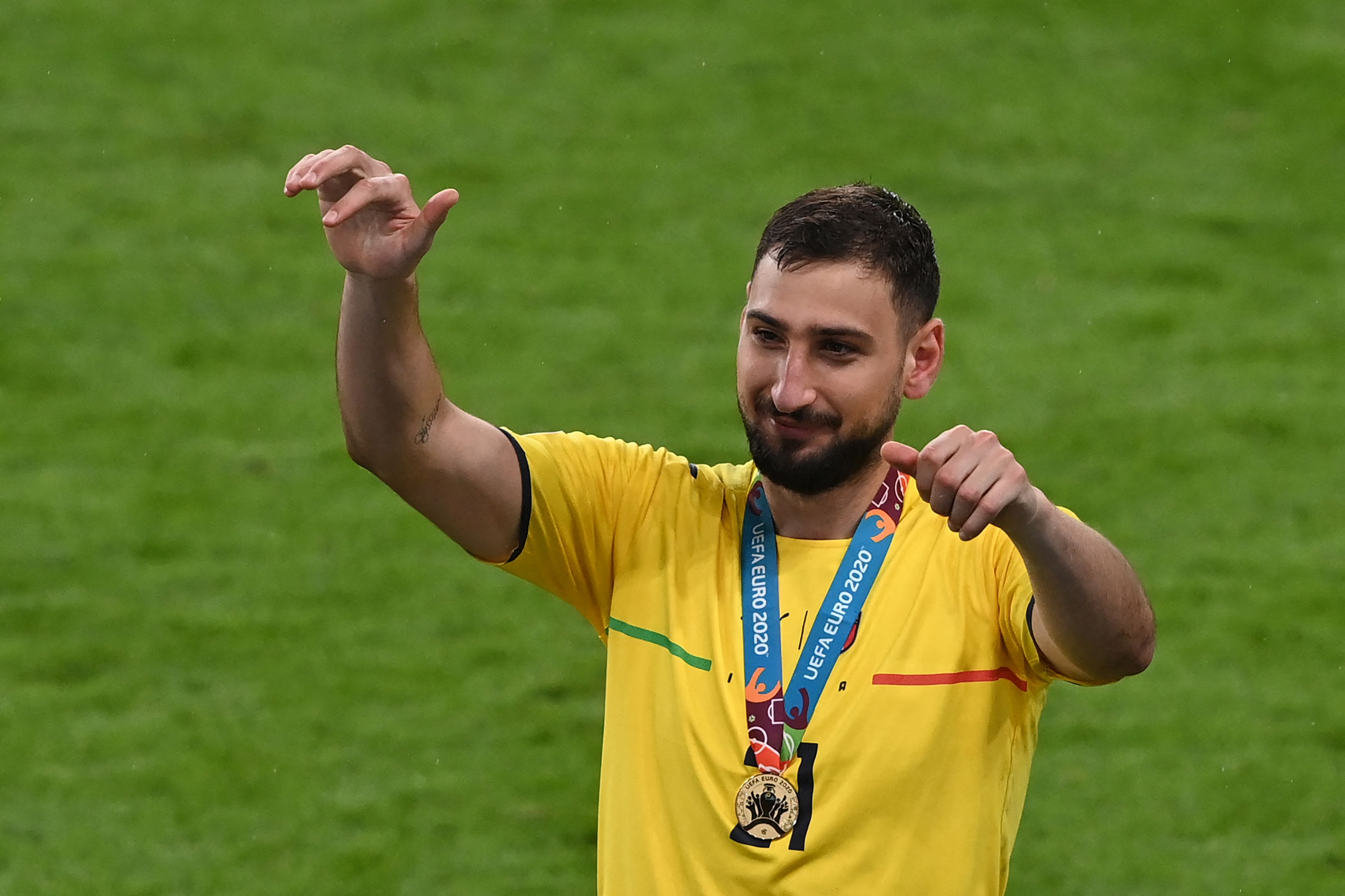 Gianluigi Donnarumma fue vital para que Italia ganara la Euro 2020. El PSG anunció este miércoles 14 de julio su fichaje por cinco años. Foto Prensa Libre: AFP.