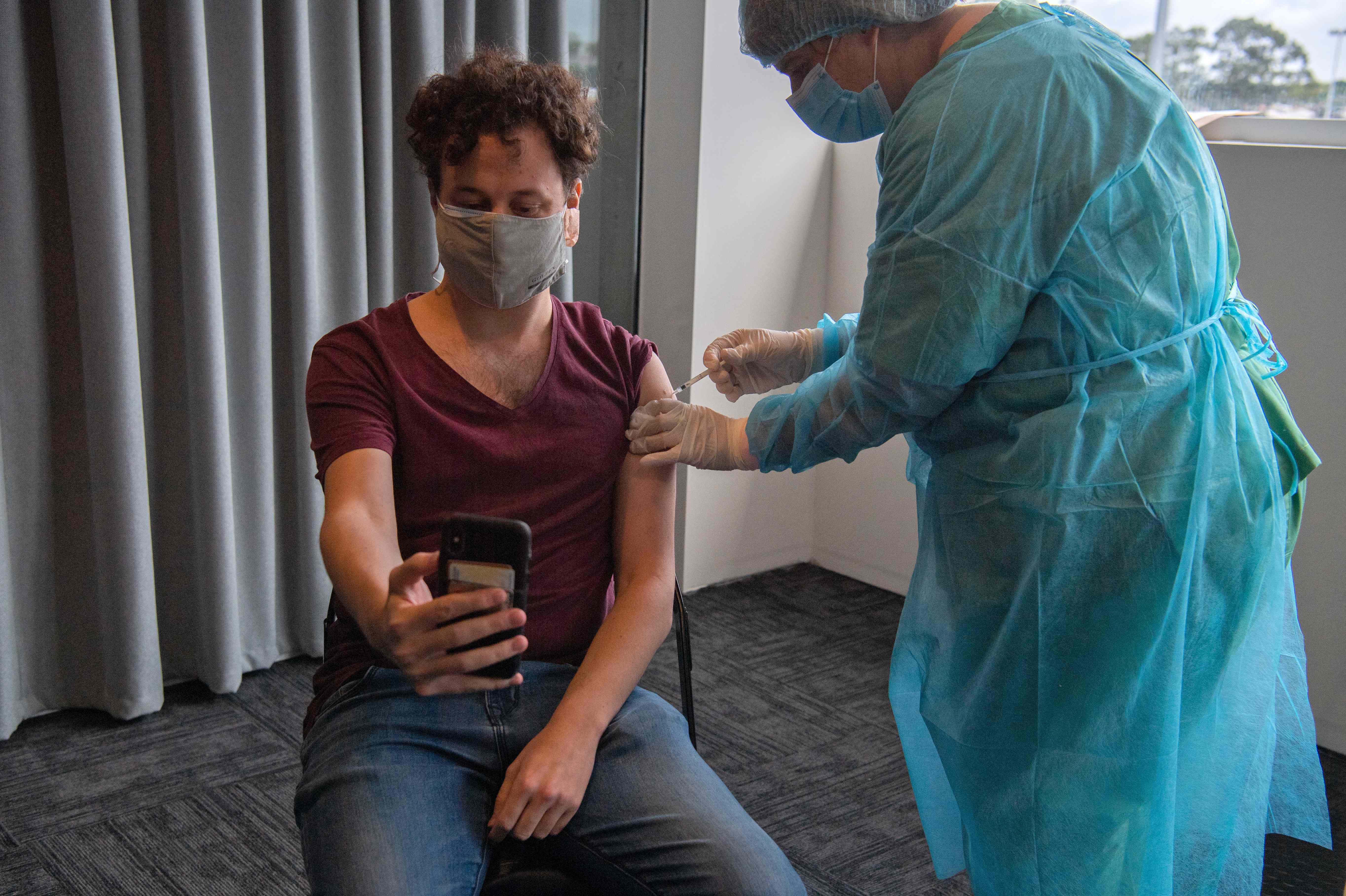 Uruguay suma un total de 381 mil 569 casos de coronavirus desde marzo de 2020. (Foto Prensa Libre: AFP)