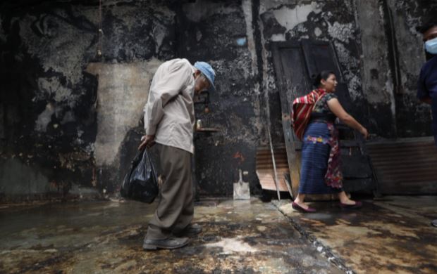 Agusto Aldana, de 93 años, perdió sus pertenencias por un incendio. (Foto Prensa Libre: Esbin García) 