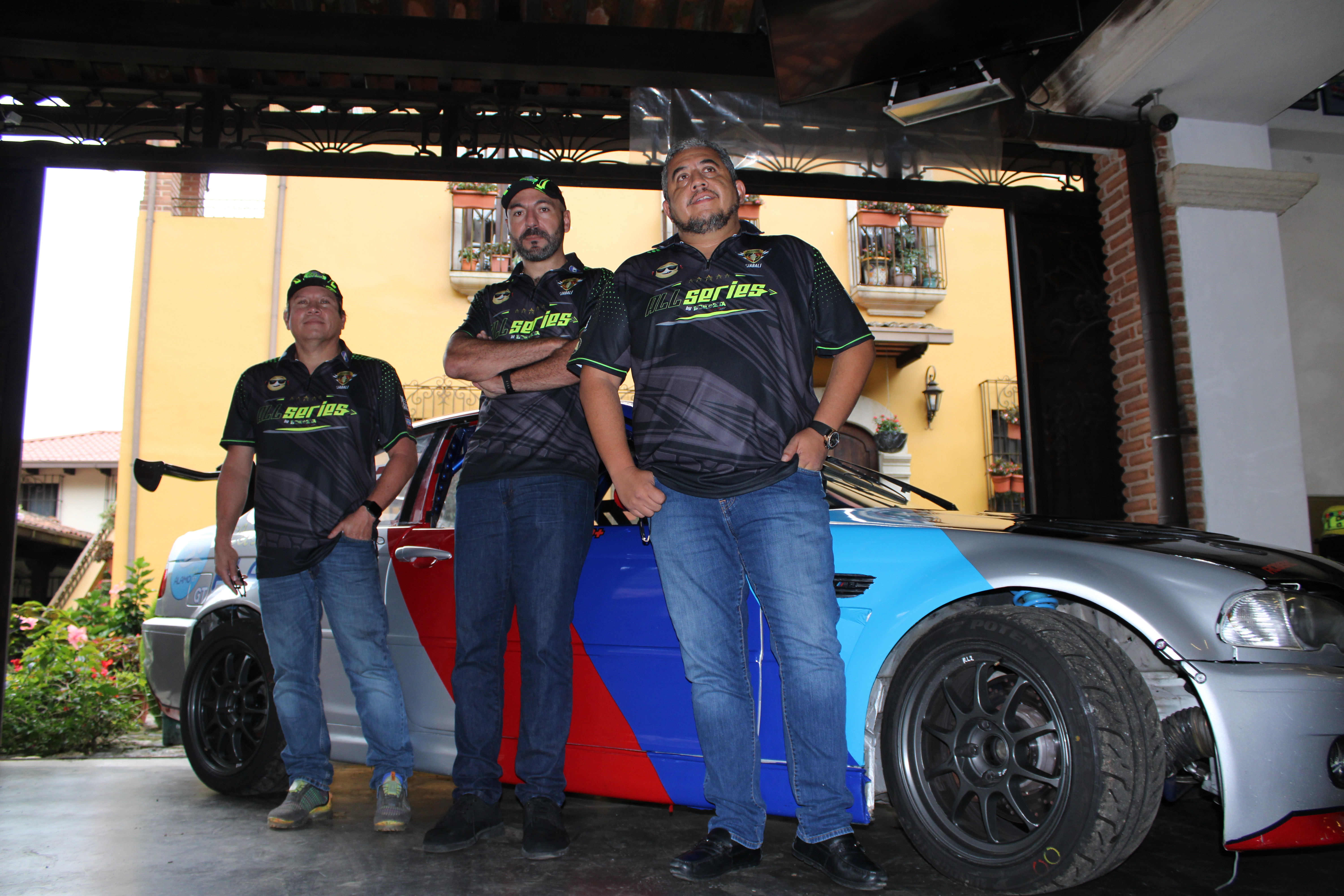 Alejandro Zaid, Gabriel Ramos y Roberto Gálvez están listos para competir en la tercera fecha del  All Series en El Salvador. (Foto Cortesía).