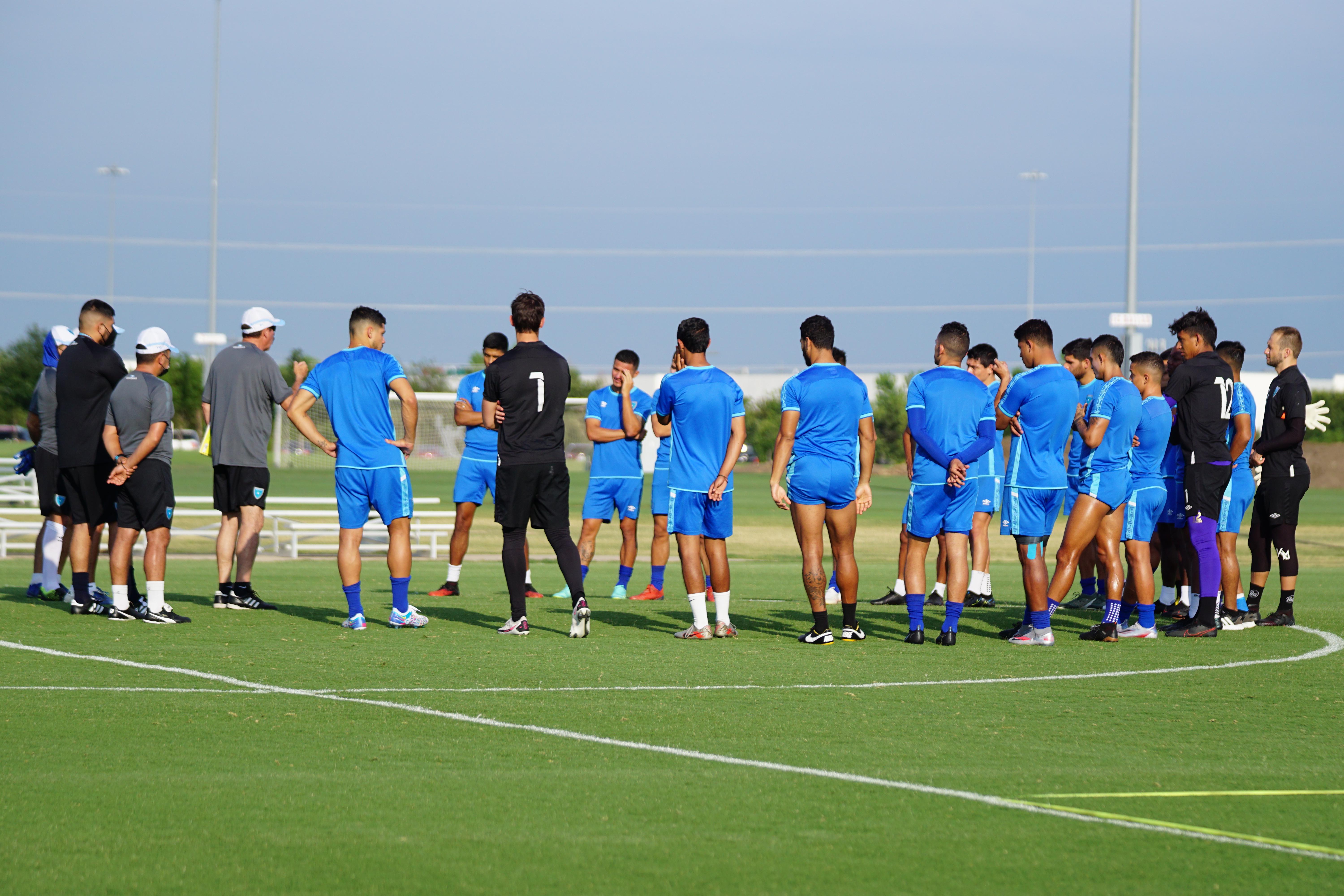 La Selección de Guatemala participa en la Copa Oro 2021 bajo la conducción del mexicano Rafael Loredo. (Foto Fedefut).