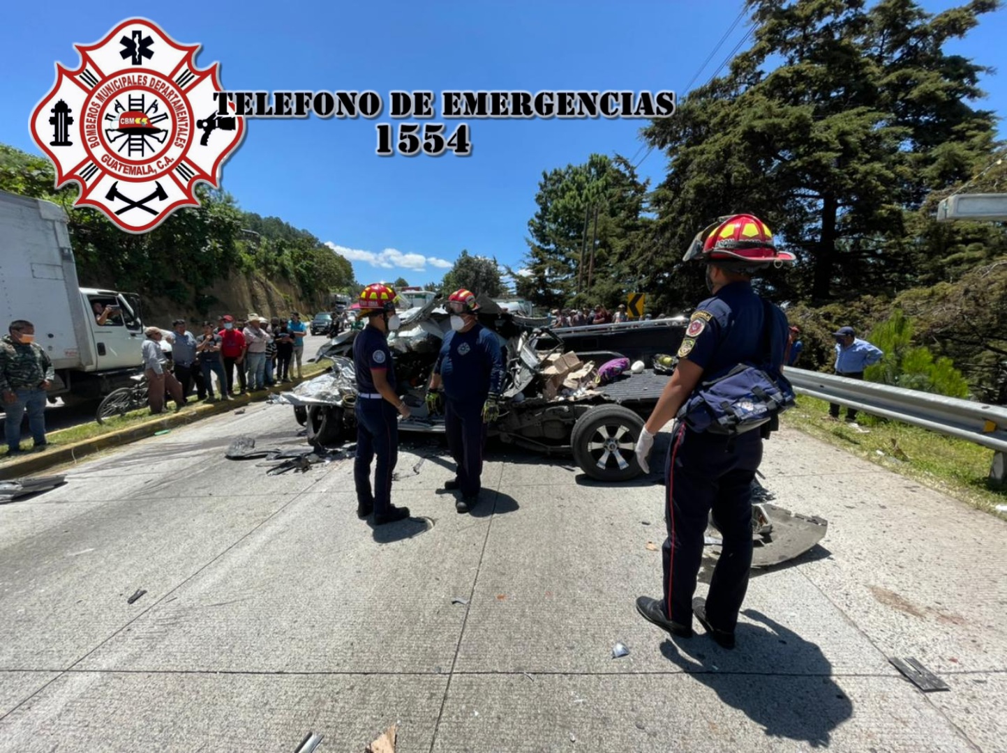 Socorristas utilizaron herramienta especial para rescatar los cuerpos de las víctimas. (Foto: Bomberos Municipales Departamentales)