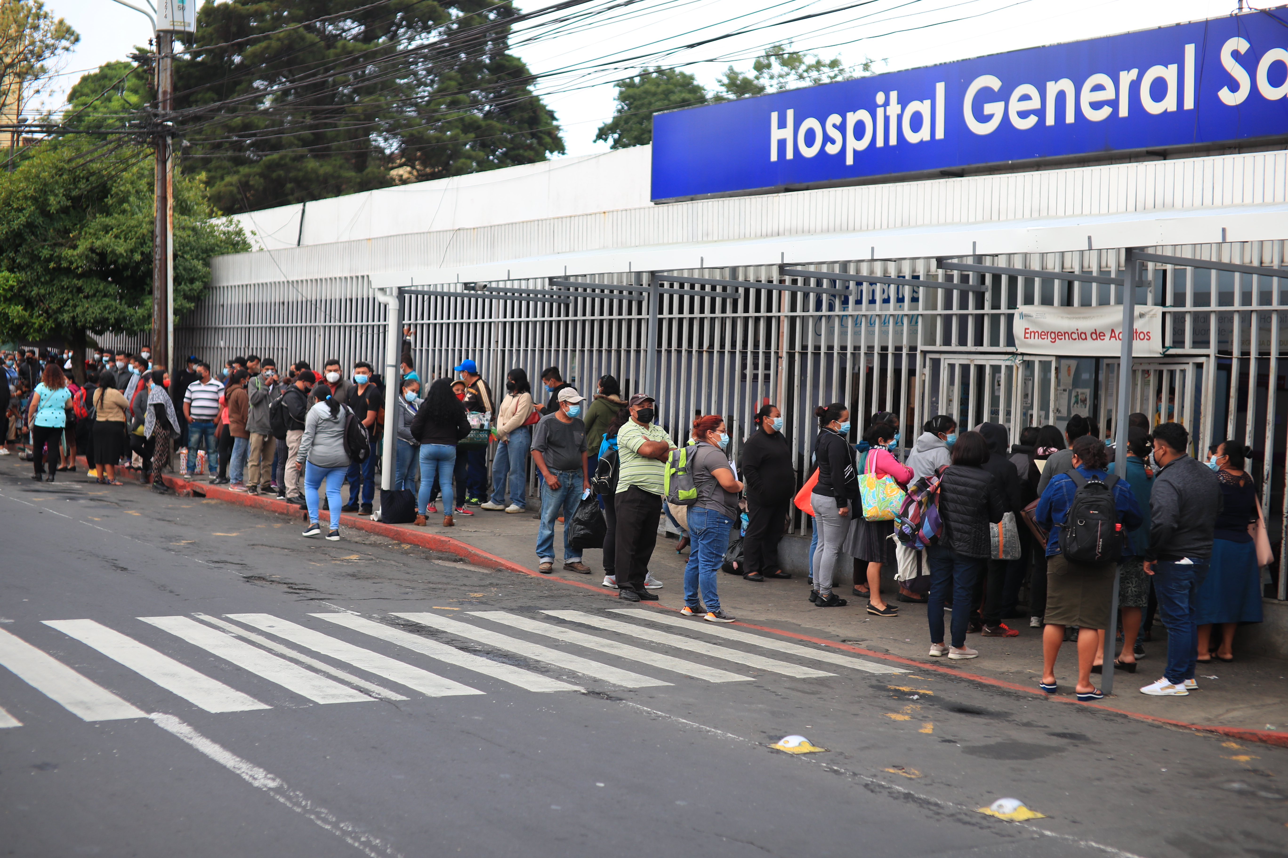 Los hospitales de referencia del país han tenido que limitar la atención en las consultas externas debido a que concentran sus servicios a la pandemia del covid-19. (Foto Prensa Libre: Hemeroteca PL)
