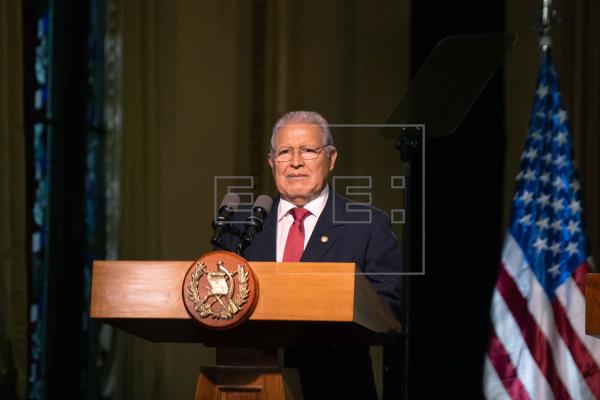 El expresidente Salvador Sánchez Cerén es requerido por la Fiscalía salvadoreña por señalamientos de corrupción. (Foto Prensa Libre: EFE)