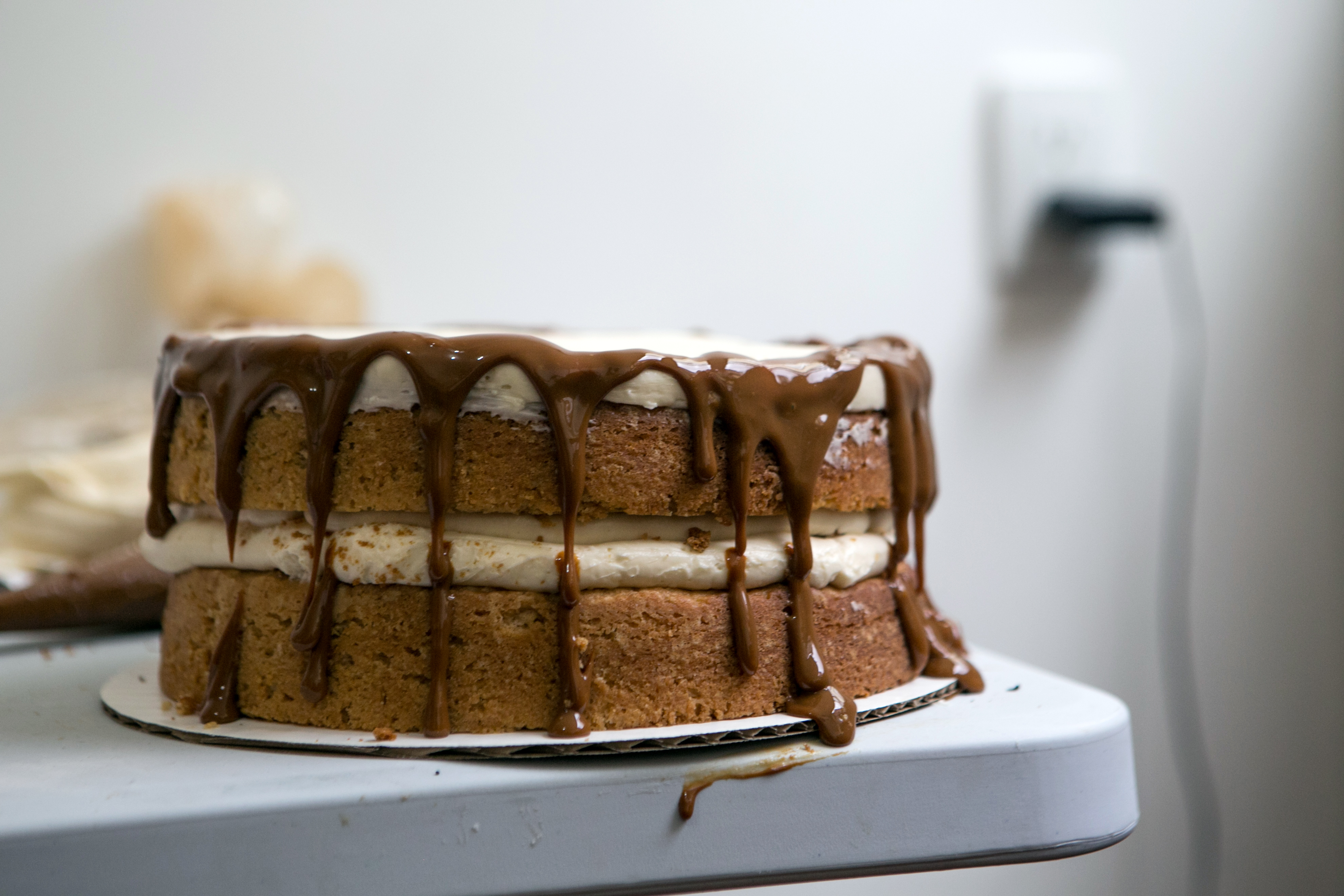 Pastel de cumpleaños de dulce de leche en Ciudad de México el 5 de septiembre de 2020. Investigadores de Harvard utilizaron datos de reclamos de seguros de salud para observar las tasas de covid-19 de familias en las dos semanas posteriores a que uno de ellos cumpliera años. (Foto Prensa Libre: Meghan Dhaliwal/The New York Times)