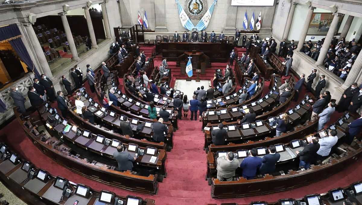 La iniciativa de ley debe de comenzar un estudio previo en Comisión, pero fue presentada por representantes de bloques que han apoyado al oficialismo. (Foto Prensa Libre). 