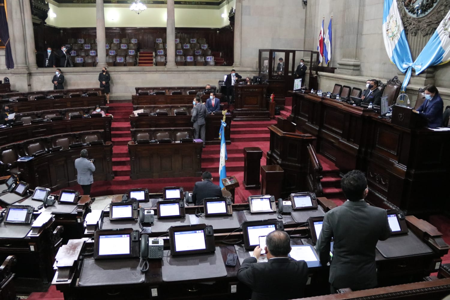 Una de las últimas sesiones de Pleno fue improductiva por la ausencia de una buena cantidad de diputados. Fotografía: Congreso de la República.