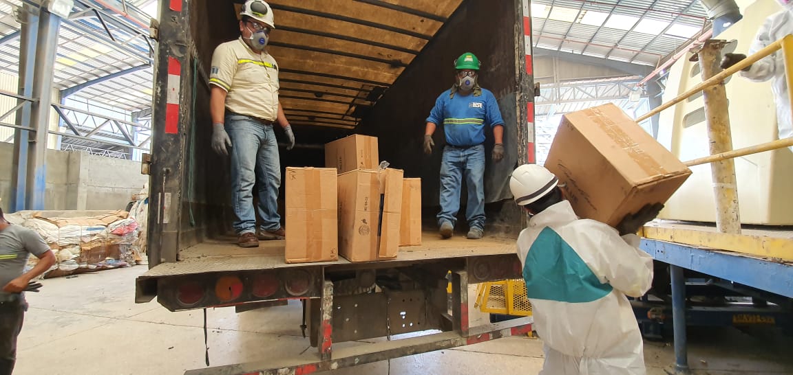 La CIG dio a conocer que se llevó a cabo la destrucción de cigarrillos, en la foto el traslado del producto ilícito para efectuar dicho proceso con las autoridades. (Foto, Prensa Libre: Cortesía CIG).