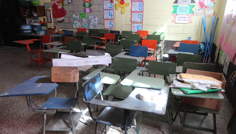 El regreso a clases presenciales podría ser inviable si no aumenta el porcentaje de población vacunada y disminuyen los contagios a nivel nacional. (Foto Prensa Libre: Hemeroteca PL)