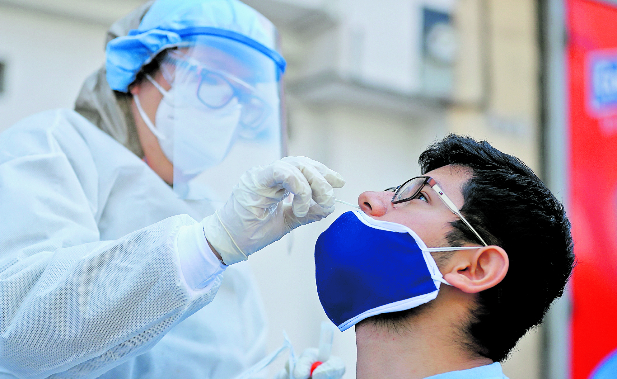 Los municipios que aparecen en alerta amarilla tienen escasas pruebas que permiten detectar el virus del covid-19. (Foto Prensa Libre: Hemeroteca PL)