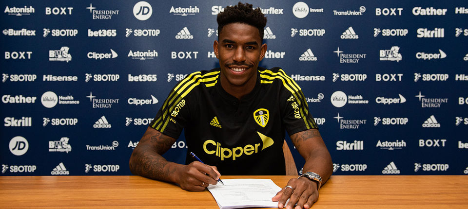 El FC Barcelona y el Leeds United acordaron este martes el traspaso de Junior Firpo por 15 millones de euros. Foto Leeds United.