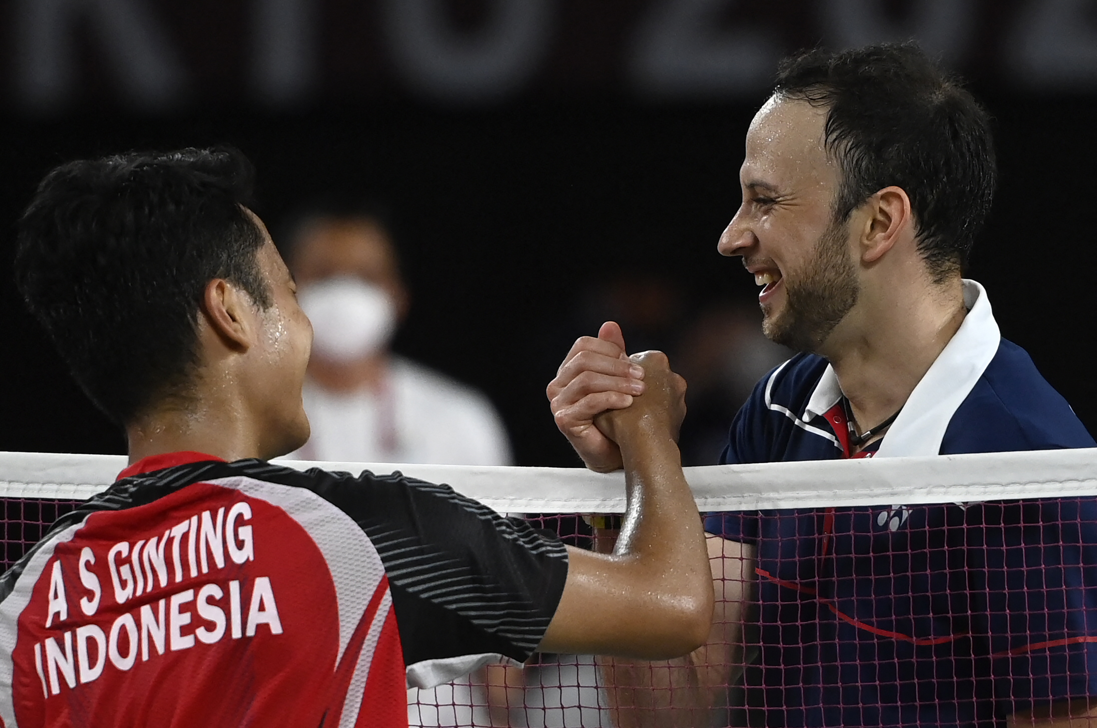 Kevin Cordón cayó ante el indonesio Anthony Sinisuka Ginting en el juego por la medalla de bronce en los Juegos Olímpicos de Tokio 2020. Foto Prensa Libre: AFP.