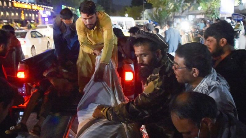 Heridos y fallecidos tras el ataque fueron transportados al hospital.

GETTY IMAGES
