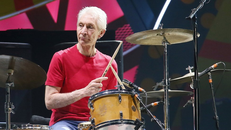 Charlie Watts era la sólida y confiable columna vertebral de los Rolling Stones. (REUTERS)