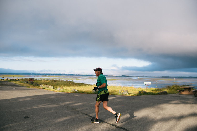 Un corredor en la Reserva Silvestre Arcata en Arcata, California, el 15 de junio de 2021. (Alexandra Hootnick/The New York Times).