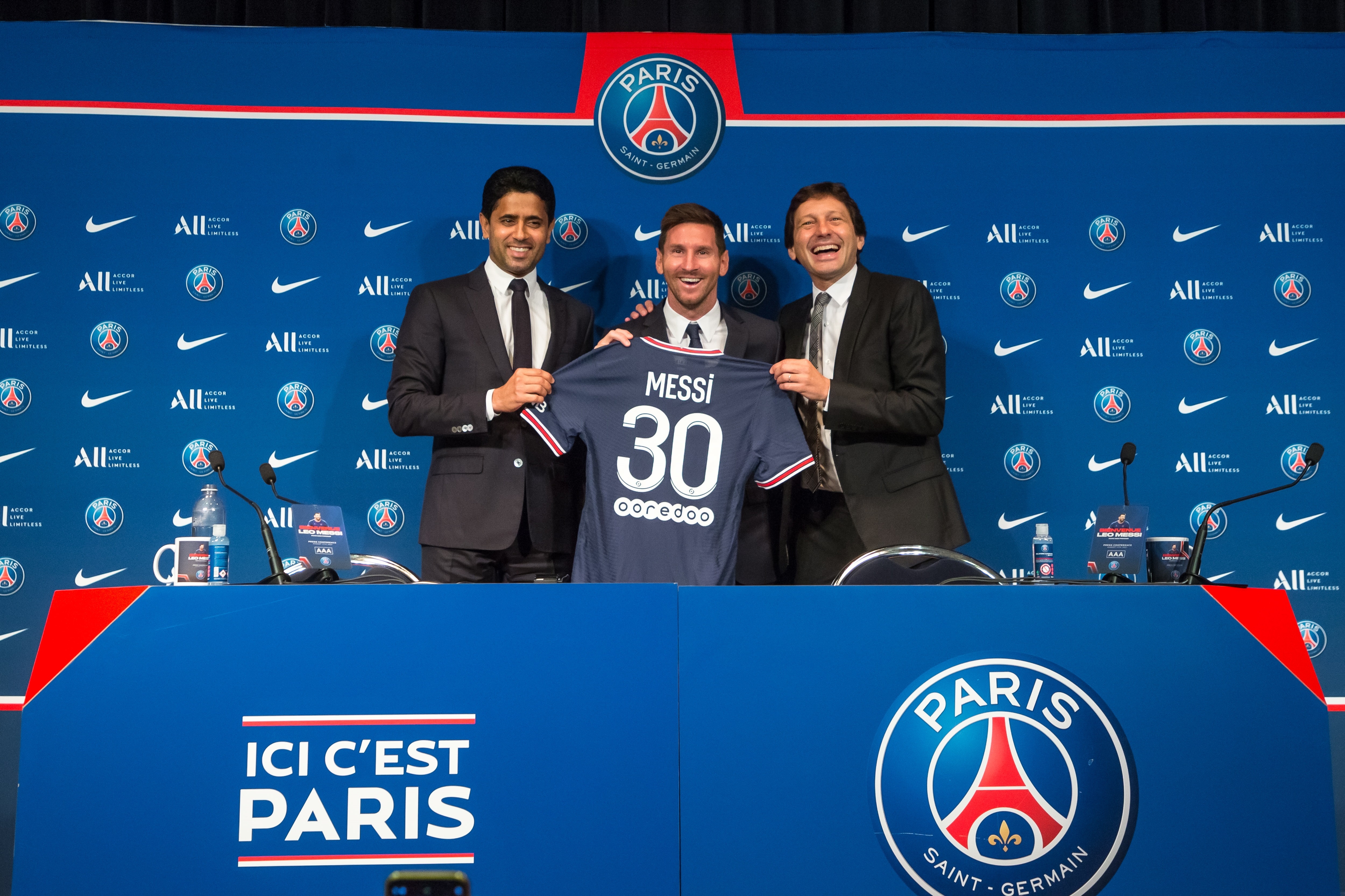 El presidente del PSG en la presentación del fichaje estrella de esta temporada. Foto Prensa Libre (EFE)